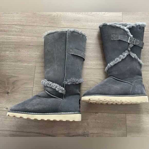 Cozy Gray Shearling Boots - Picture 9 of 10